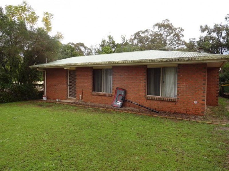 8 Naomai Street, Bundamba QLD 4304