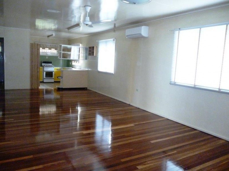 27 Raceview Street, Eastern Heights QLD 4305