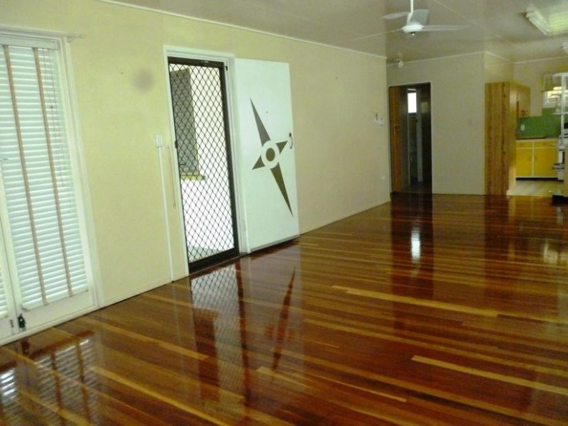 27 Raceview Street, Eastern Heights QLD 4305