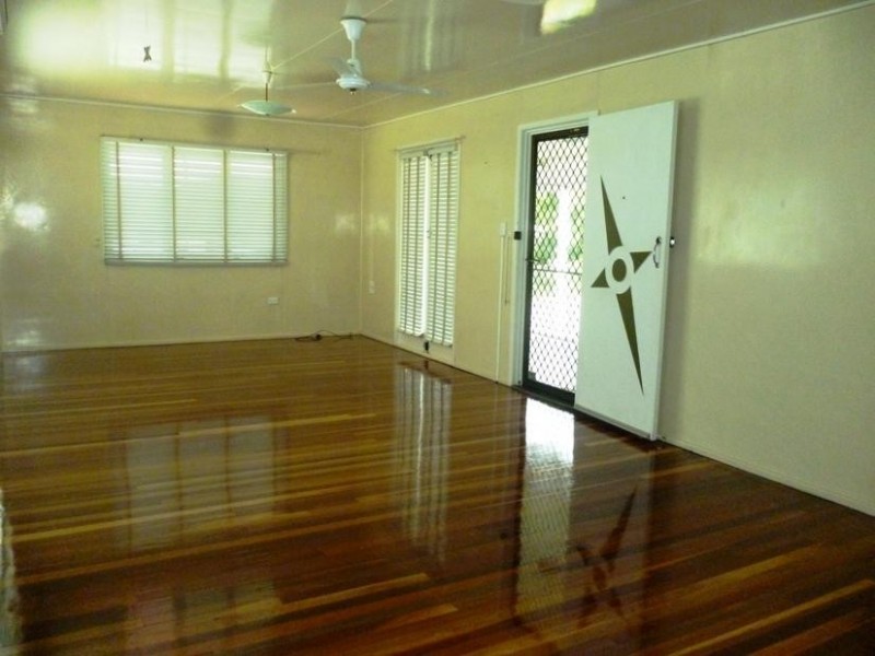 27 Raceview Street, Eastern Heights QLD 4305