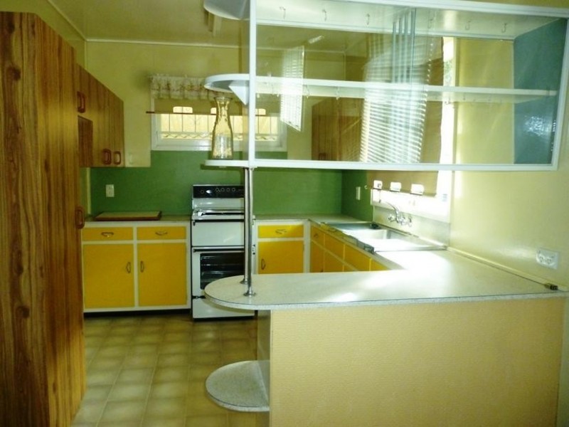 27 Raceview Street, Eastern Heights QLD 4305