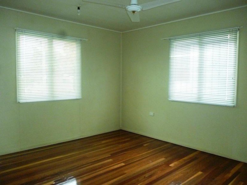 27 Raceview Street, Eastern Heights QLD 4305