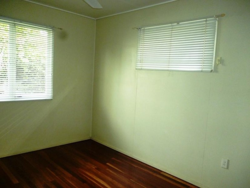 27 Raceview Street, Eastern Heights QLD 4305