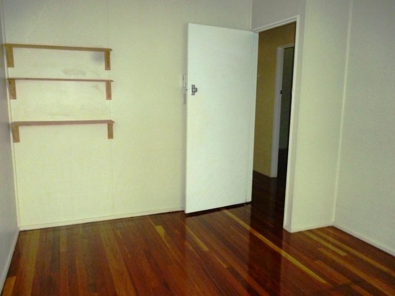 27 Raceview Street, Eastern Heights QLD 4305