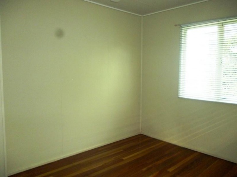 27 Raceview Street, Eastern Heights QLD 4305