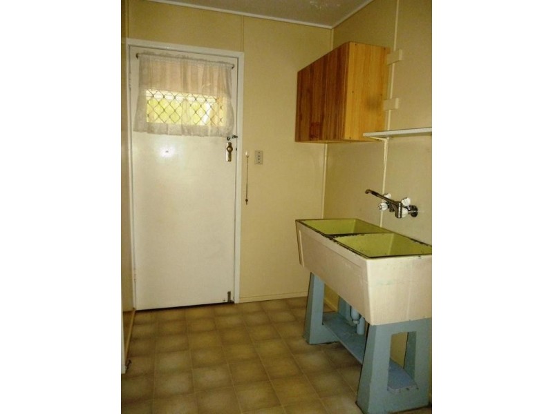 27 Raceview Street, Eastern Heights QLD 4305