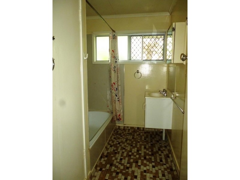 26 Bass Street, Leichhardt QLD 4305