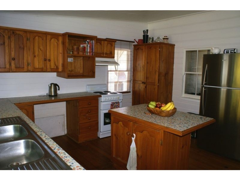 27 Clay Street, Ipswich QLD 4305