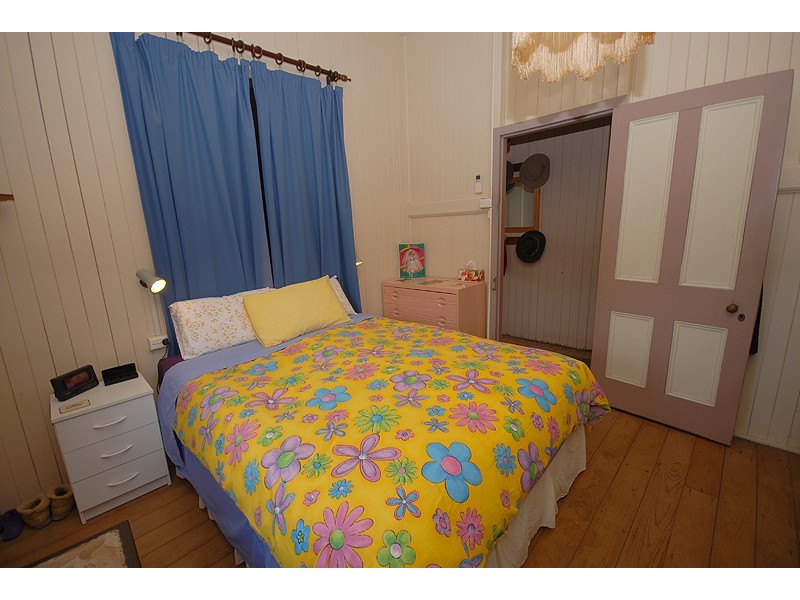 16 Simpson Street, North Ipswich QLD 4305