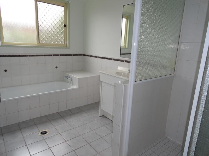 3 Diane Court, North Booval QLD 4304
