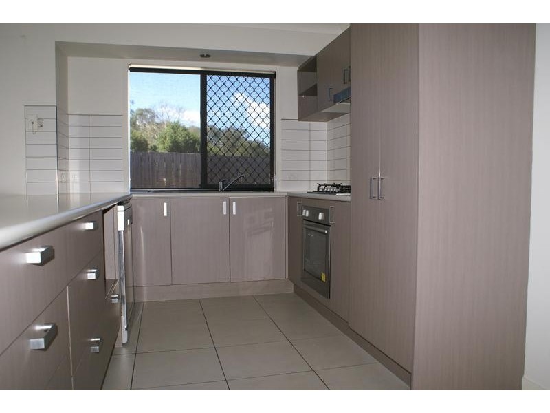 2/8a Wyman Street, Brassall QLD 4305