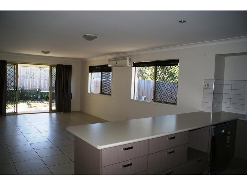 2/8a Wyman Street, Brassall QLD 4305