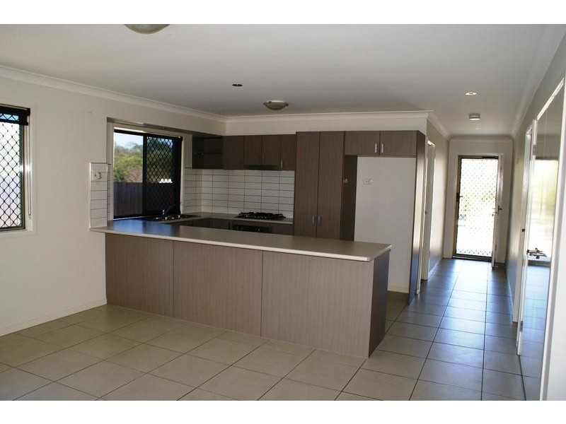 2/8a Wyman Street, Brassall QLD 4305