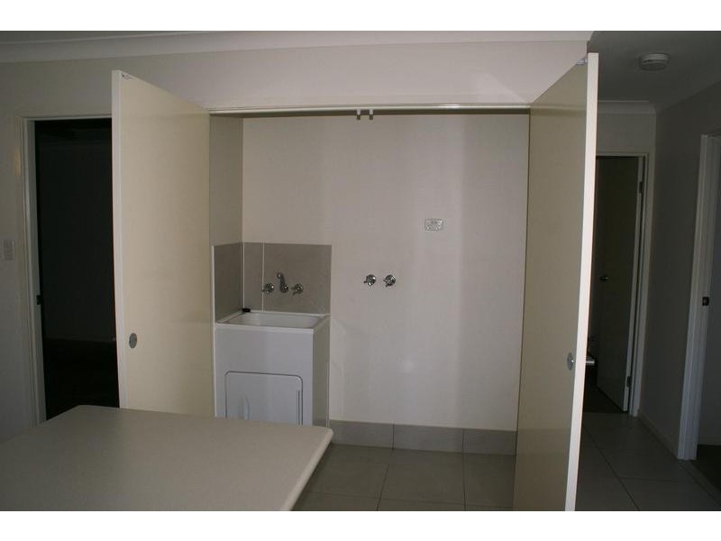 2/8a Wyman Street, Brassall QLD 4305