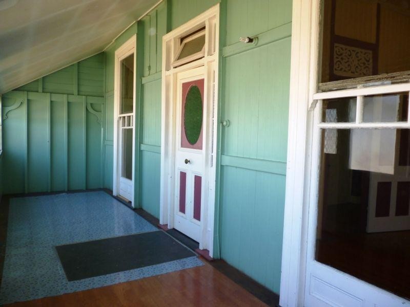 25 The Terrace, North Ipswich QLD 4305