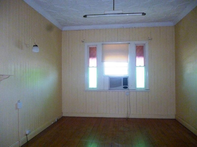 25 The Terrace, North Ipswich QLD 4305