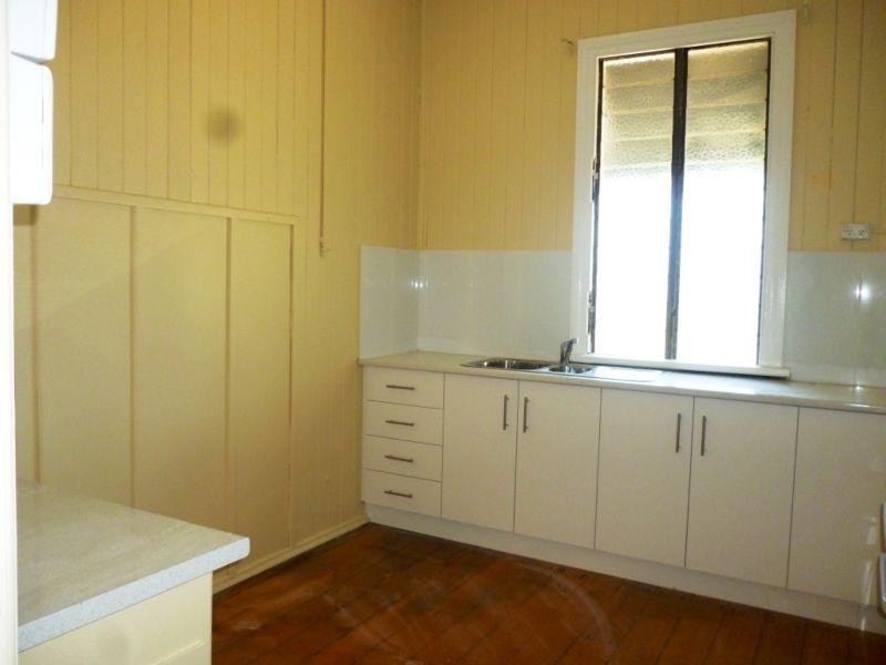 25 The Terrace, North Ipswich QLD 4305