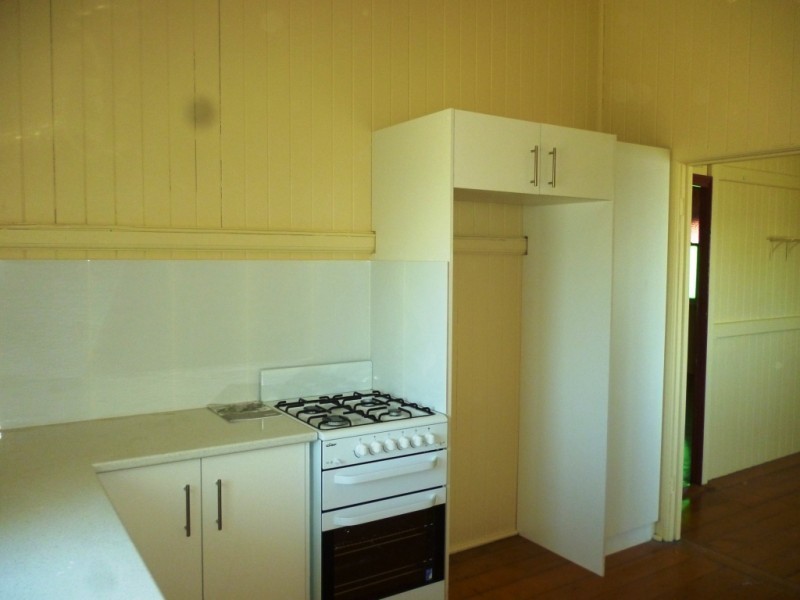 25 The Terrace, North Ipswich QLD 4305
