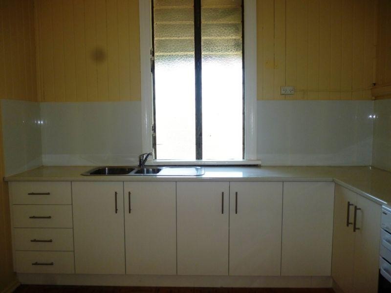 25 The Terrace, North Ipswich QLD 4305