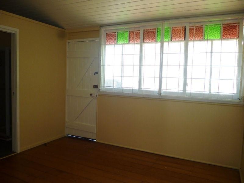 25 The Terrace, North Ipswich QLD 4305