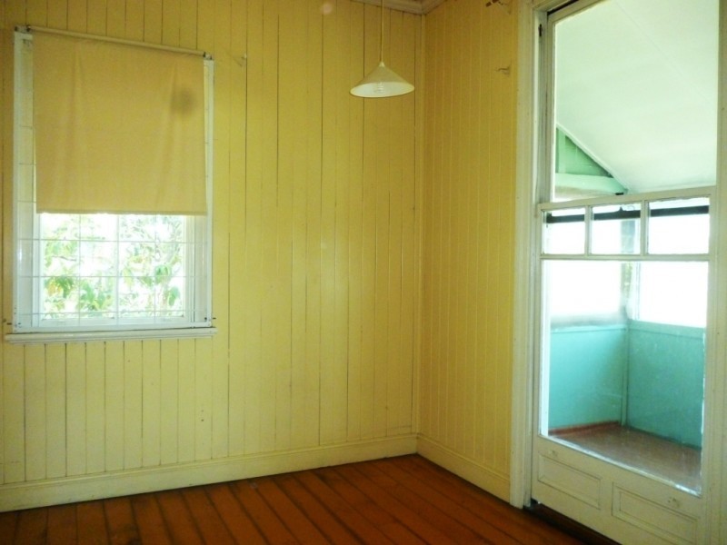 25 The Terrace, North Ipswich QLD 4305