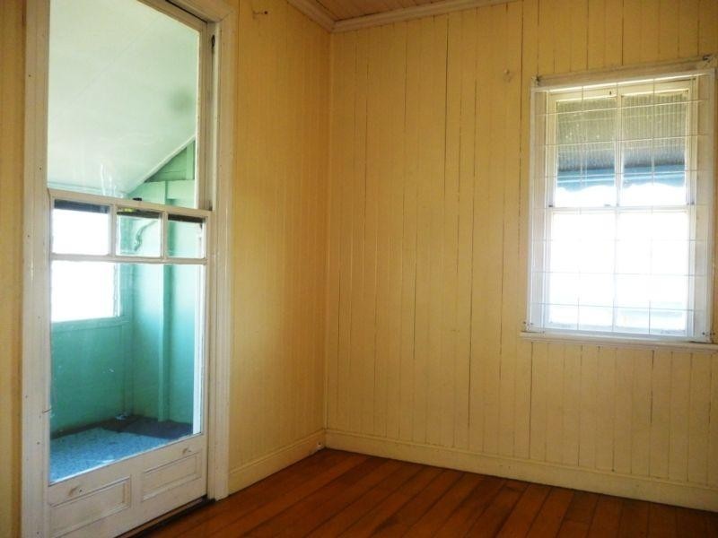 25 The Terrace, North Ipswich QLD 4305