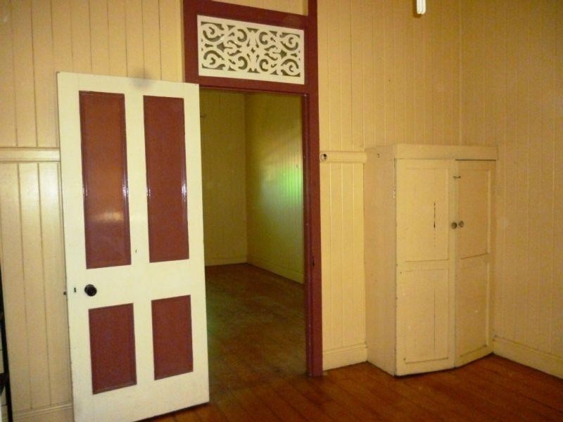 25 The Terrace, North Ipswich QLD 4305