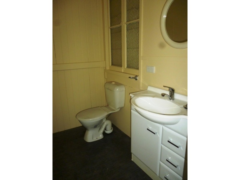 25 The Terrace, North Ipswich QLD 4305