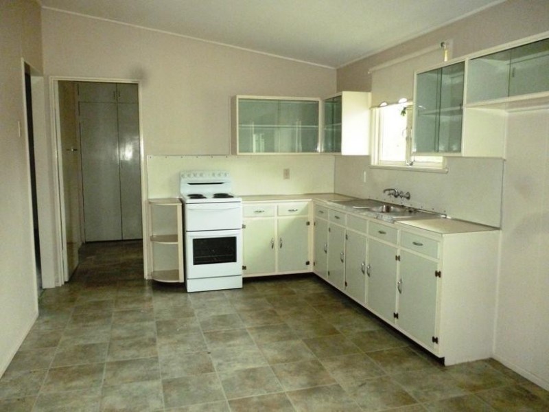 110 Raceview Street, Raceview QLD 4305