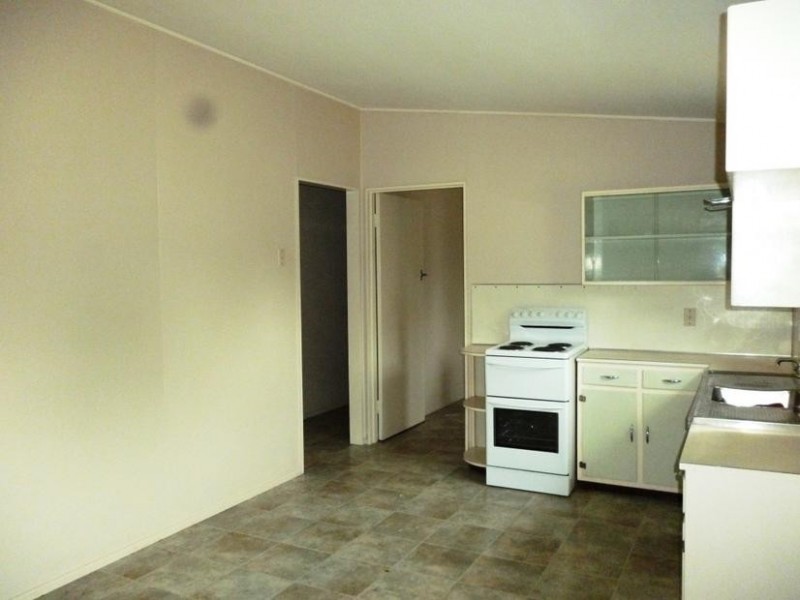 110 Raceview Street, Raceview QLD 4305