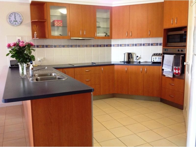 6 Regency Grove, Flinders View QLD 4305