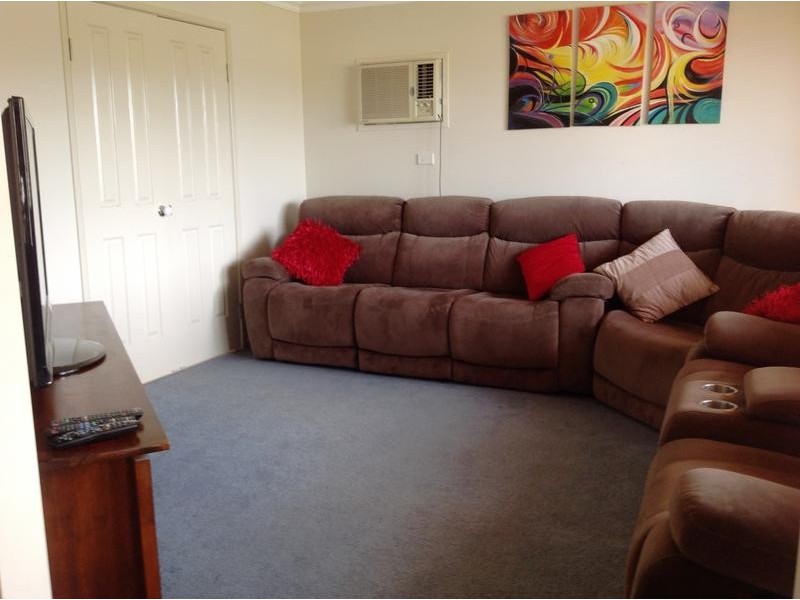 6 Regency Grove, Flinders View QLD 4305