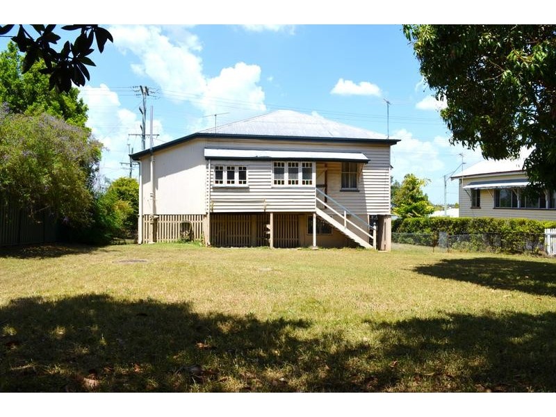 100 Blackstone Road, Silkstone QLD 4304