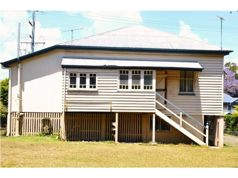 100 Blackstone Road, Silkstone QLD 4304