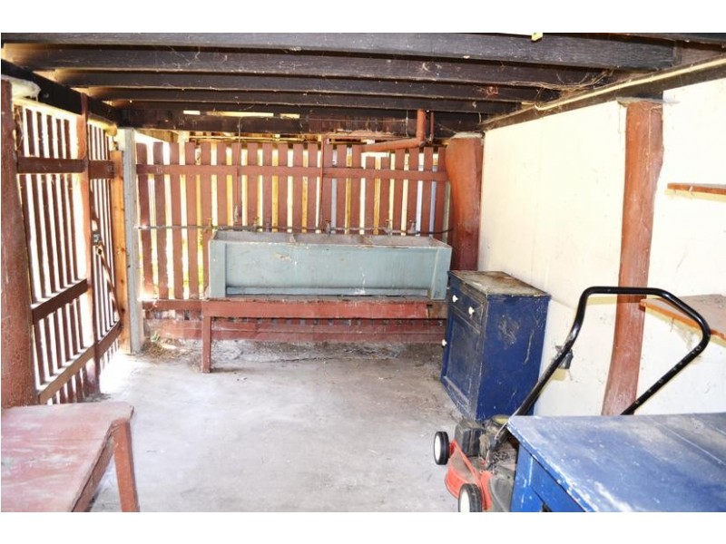 100 Blackstone Road, Silkstone QLD 4304