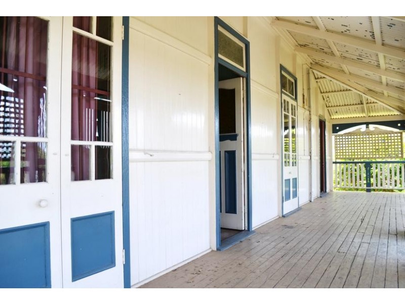 100 Blackstone Road, Silkstone QLD 4304