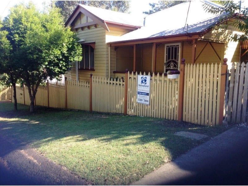4 Ferguson Street, North Ipswich QLD 4305