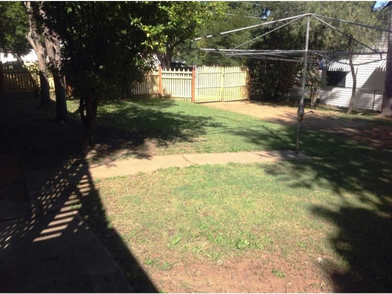 4 Ferguson Street, North Ipswich QLD 4305