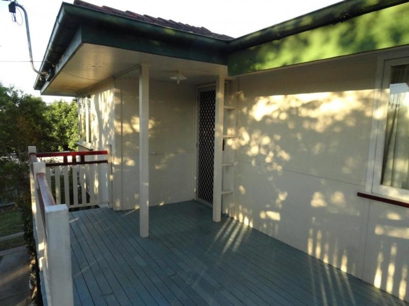 10 Flinders Drive, Leichhardt QLD 4305