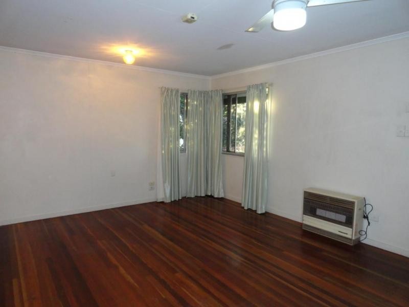 10 Flinders Drive, Leichhardt QLD 4305