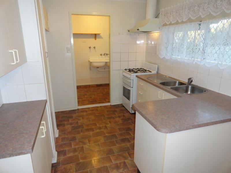 10 Flinders Drive, Leichhardt QLD 4305