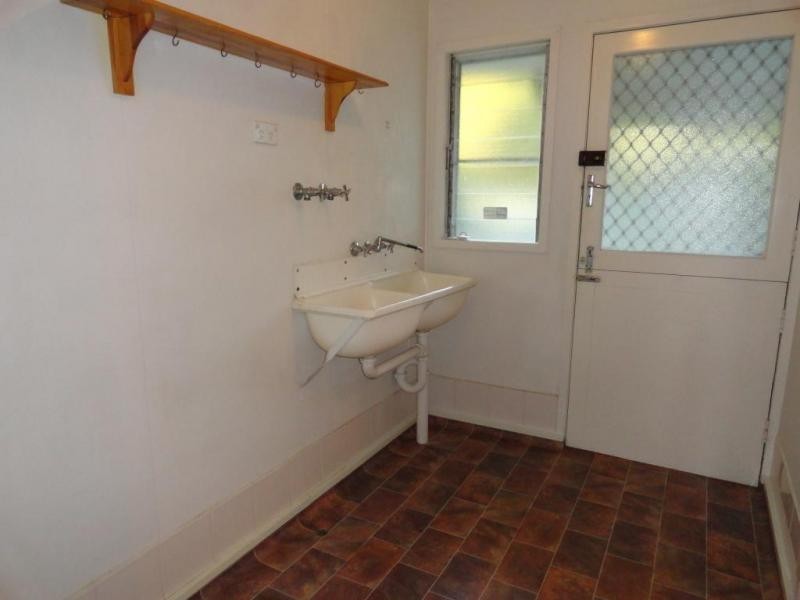10 Flinders Drive, Leichhardt QLD 4305