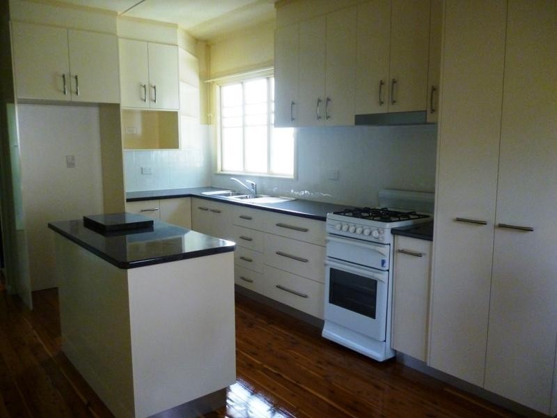 5 Chamberlain Street, Sadliers Crossing QLD 4305