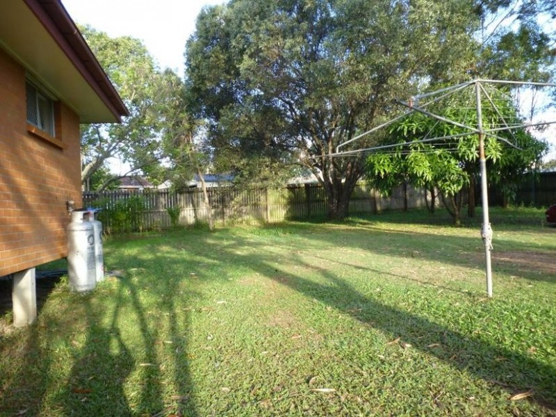 8 Dossie Street, Riverview QLD 4303