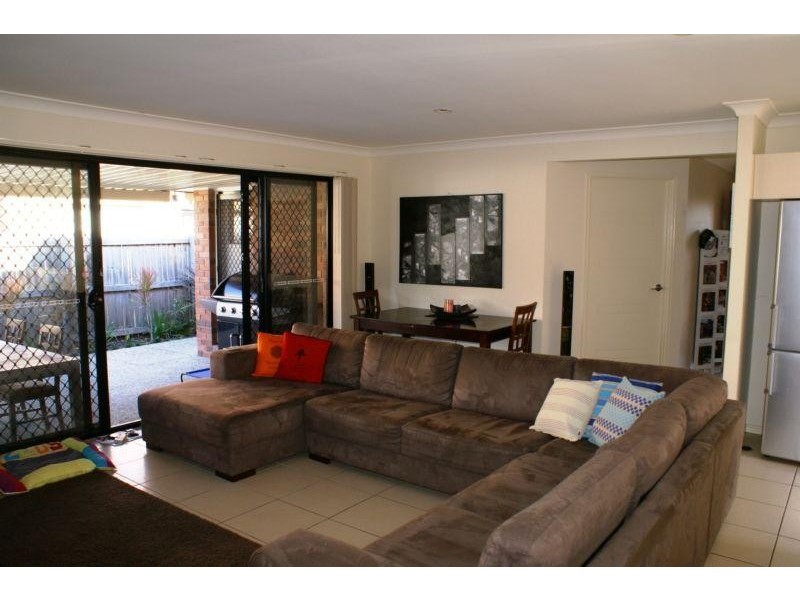 24 Pencarrow Crescent, Raceview QLD 4305