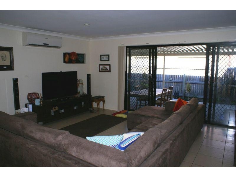 24 Pencarrow Crescent, Raceview QLD 4305