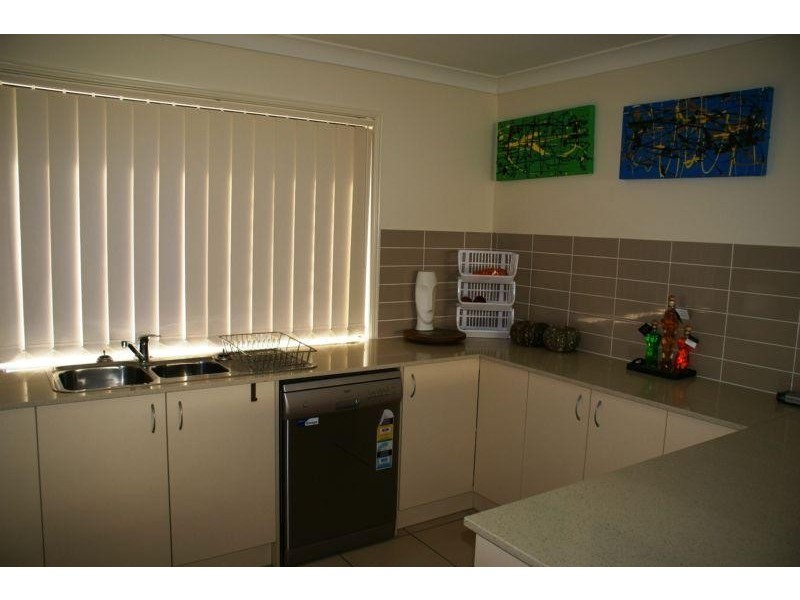 24 Pencarrow Crescent, Raceview QLD 4305