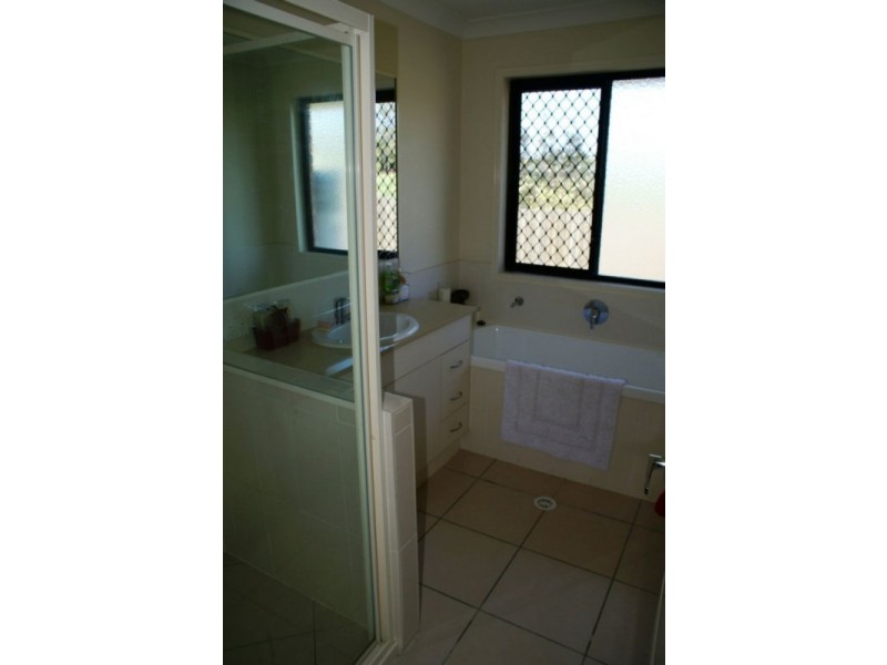 24 Pencarrow Crescent, Raceview QLD 4305