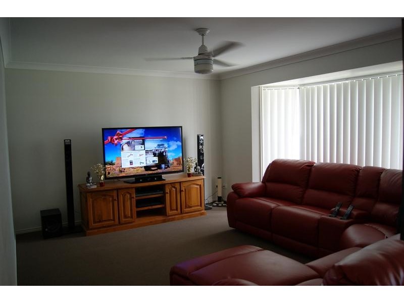 10 McInnes Street, Lowood QLD 4311