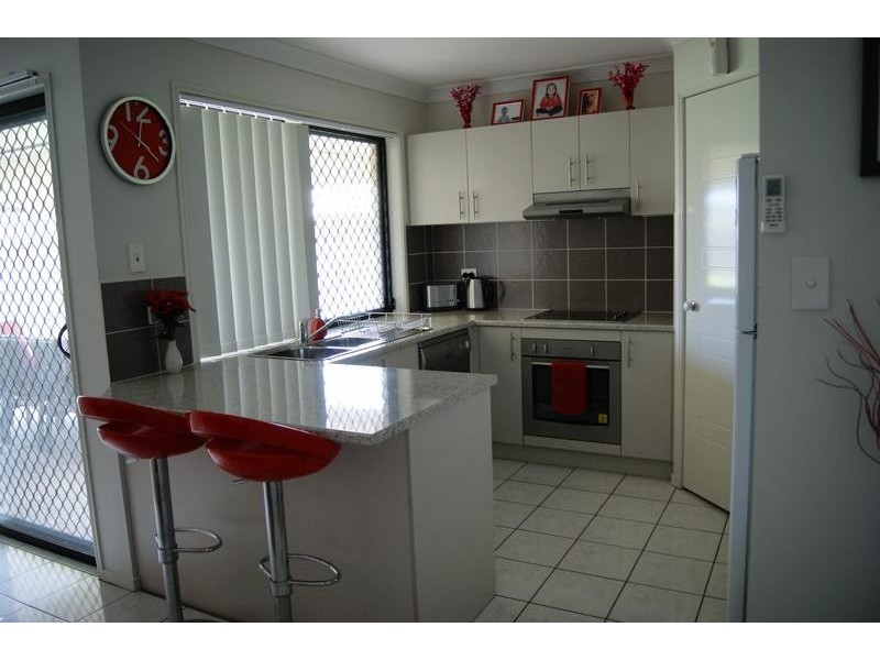 10 McInnes Street, Lowood QLD 4311